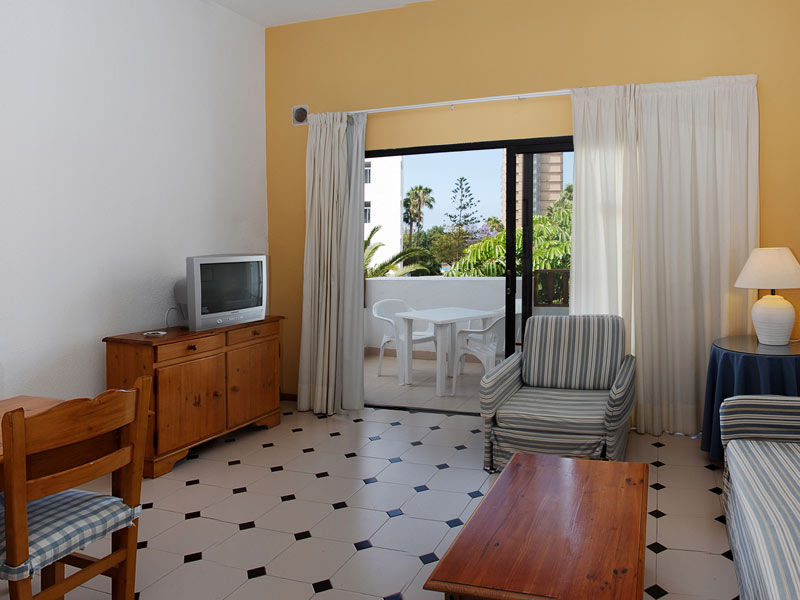 Apartamentos Hg Cristian Sur Лос Кристианос Екстериор снимка