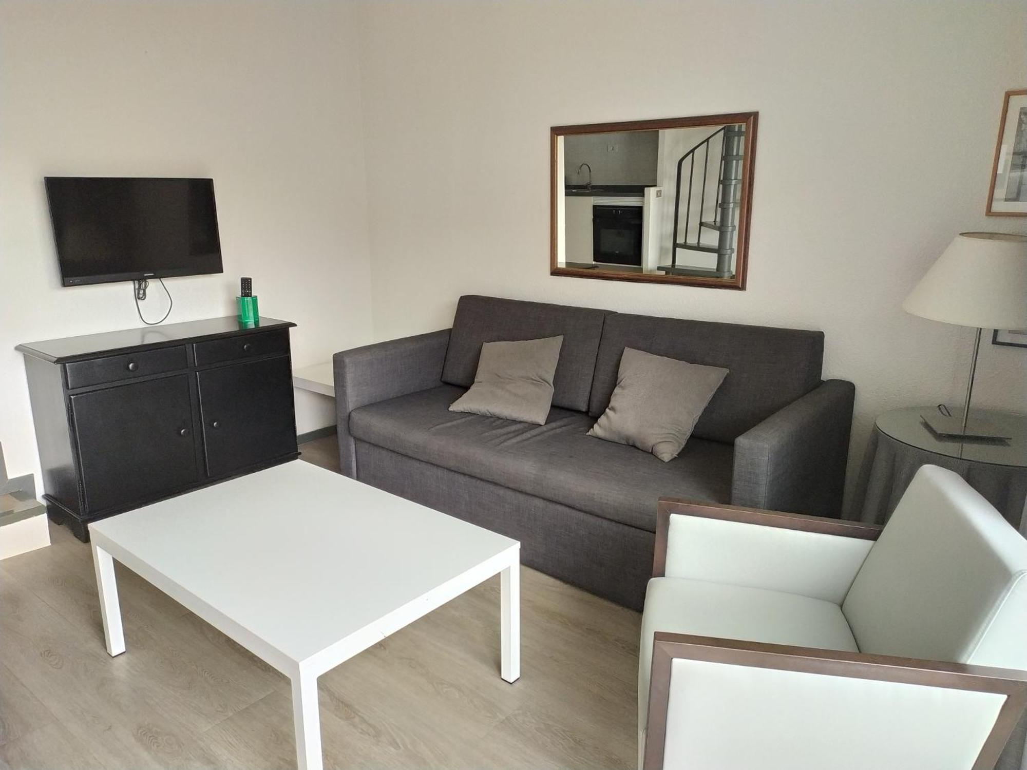 Apartamentos Hg Cristian Sur Лос Кристианос Екстериор снимка