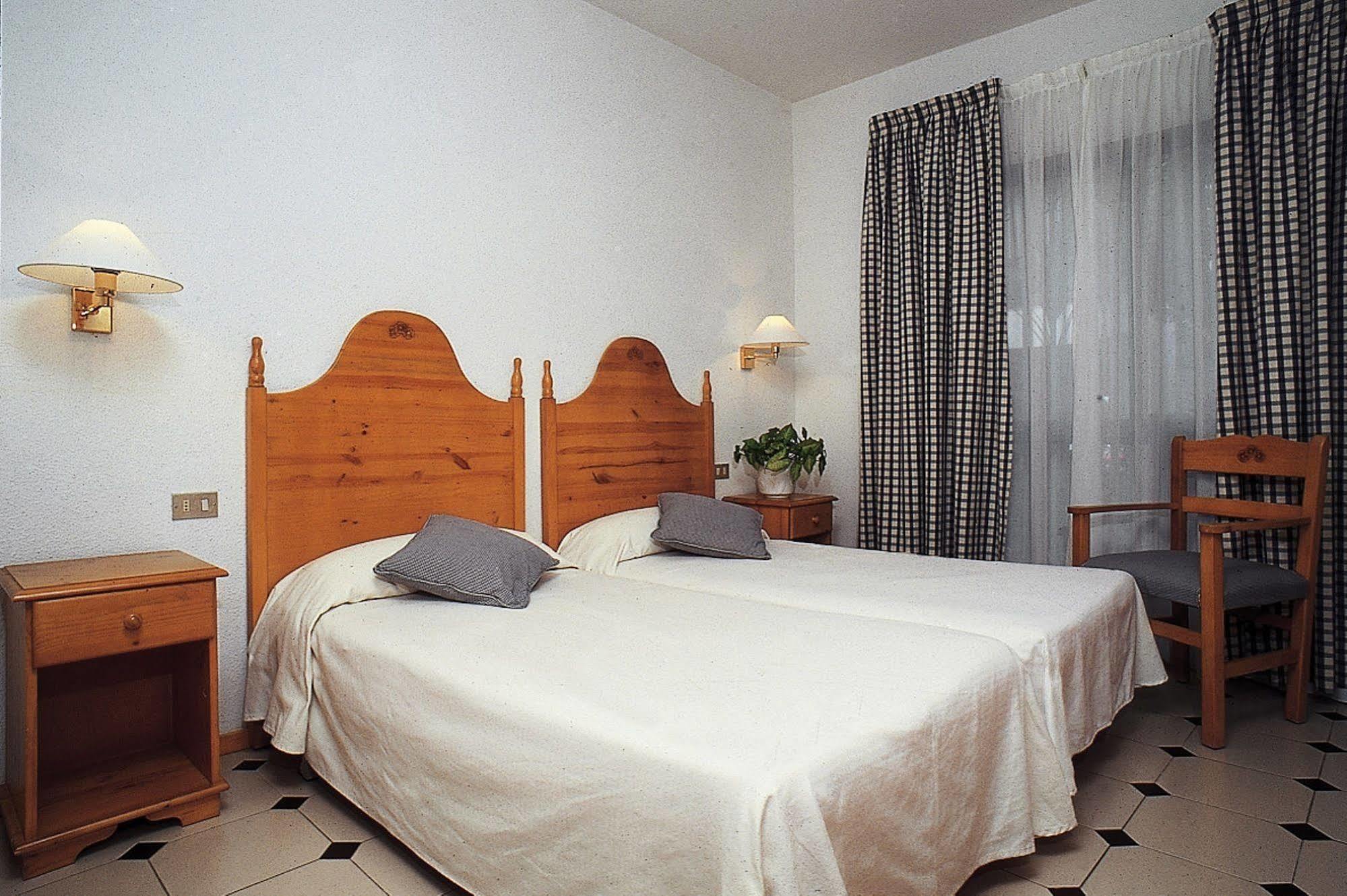 Apartamentos Hg Cristian Sur Лос Кристианос Стая снимка